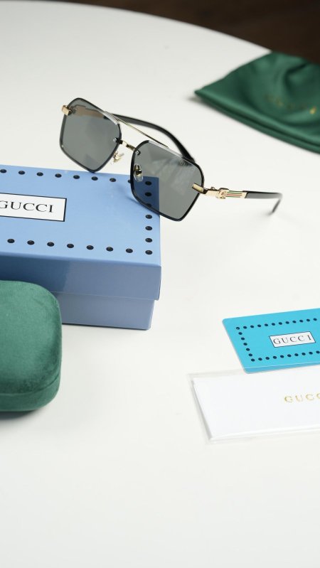 نظارة - Gucci / شامل علبة الشركة