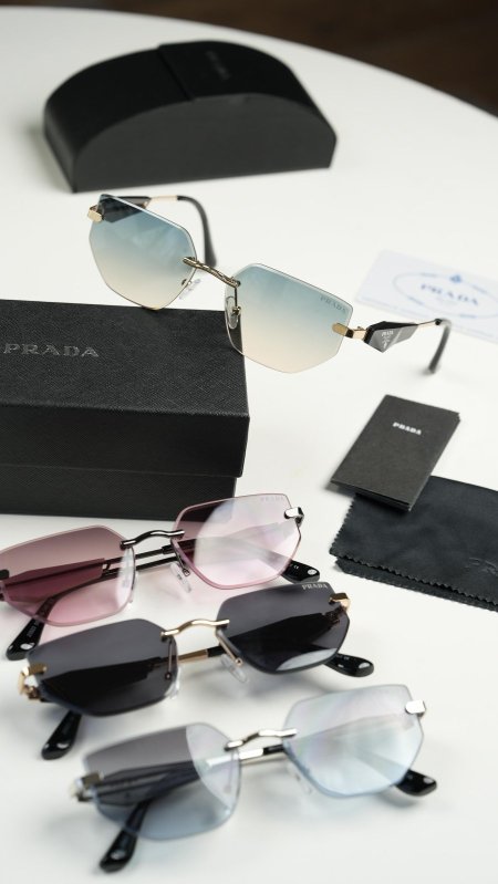 نظارة - Prada / شامل علبة الشركة