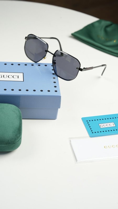 نظارة - Gucci / شامل علبك الشركة