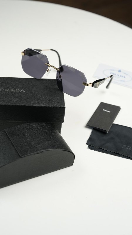 نظارة - Prada / شامل علبة الشركة