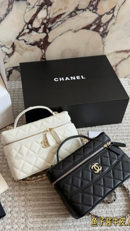 شنطة - CHANEL Makeup ماستر / شامل علبة الشركة
