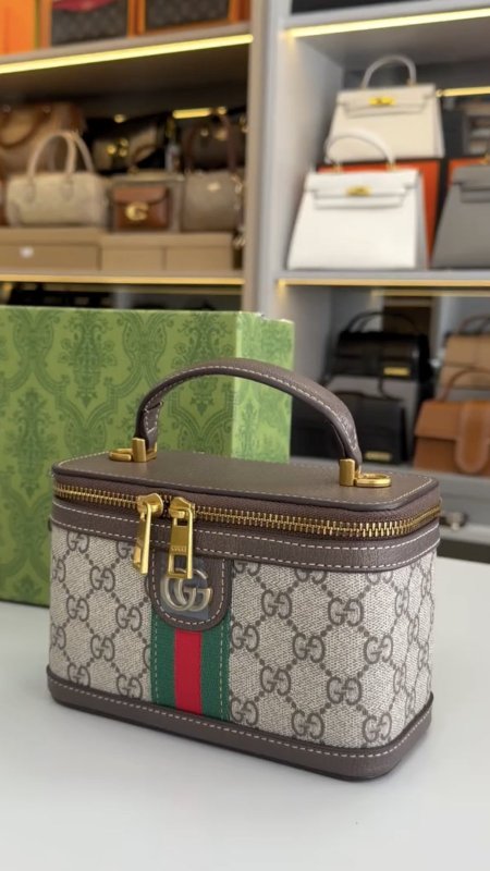 شنطة - GUCCI - ميك أب / شامل علبة الشركة