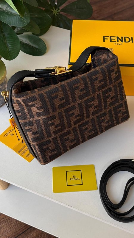 شنطة- fendi - شامل علبة الشركة