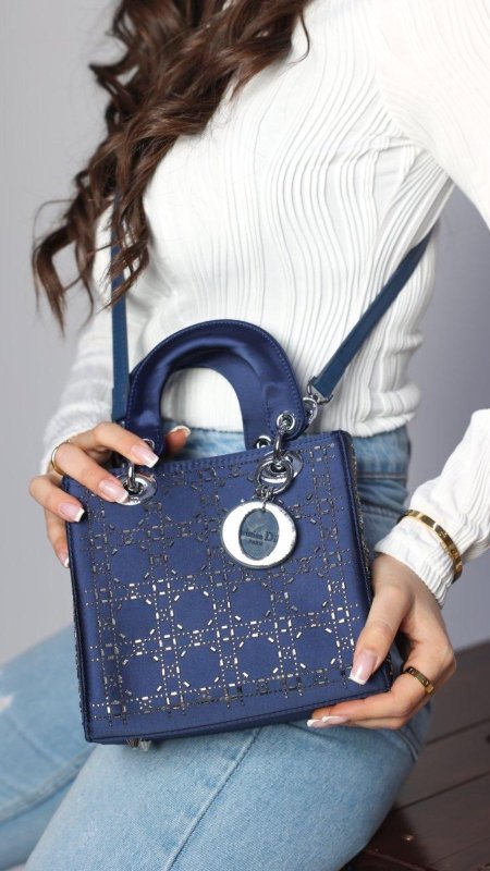 شنطة - Lady Dior زرقون / شامل علبة الشركة 🔥