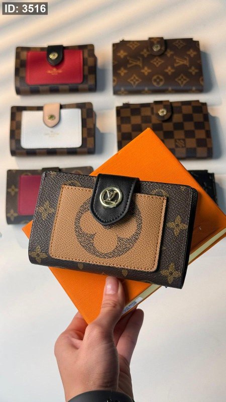 جزدان - Louis Vuitton  - حجم وسط  - شامل علبة الشركة