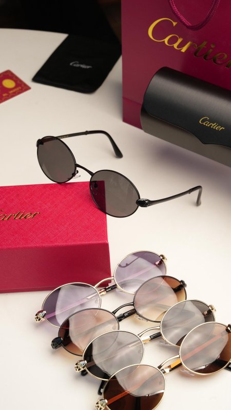 نظارة - CARTIER / شامل علبة الشركة و الكيس