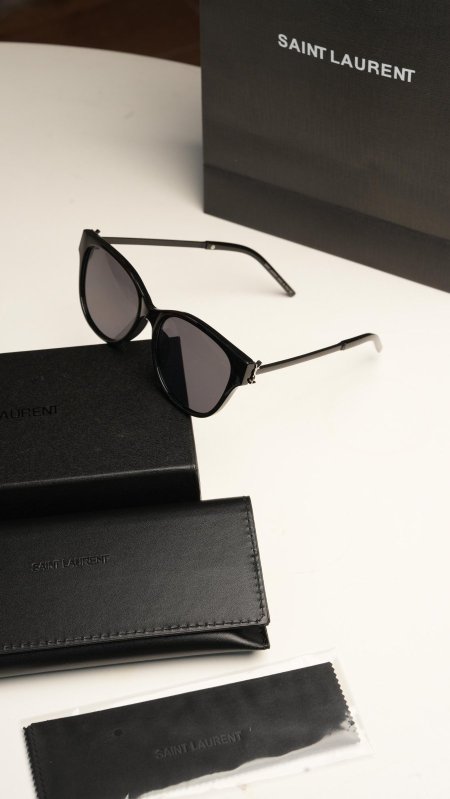 نظارة -YSL - SAINT LAURENT / شامل علبة و كيس الشركة