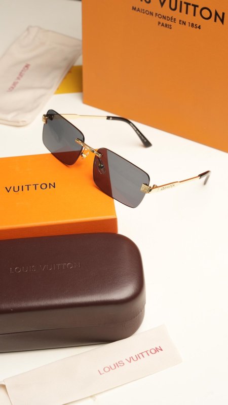 نظارة - Louis Vuitton /  شامل علبة الشركة و الكيس