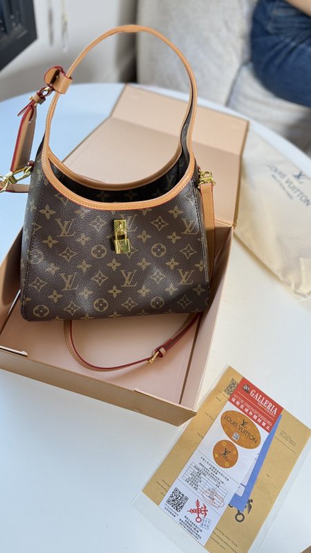 شنطة - Louis Vuitton / ماستر شامل علبة الشركة