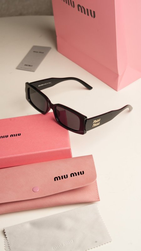 نظارة - MIU MIU / شامل علبة الشركة و كيس