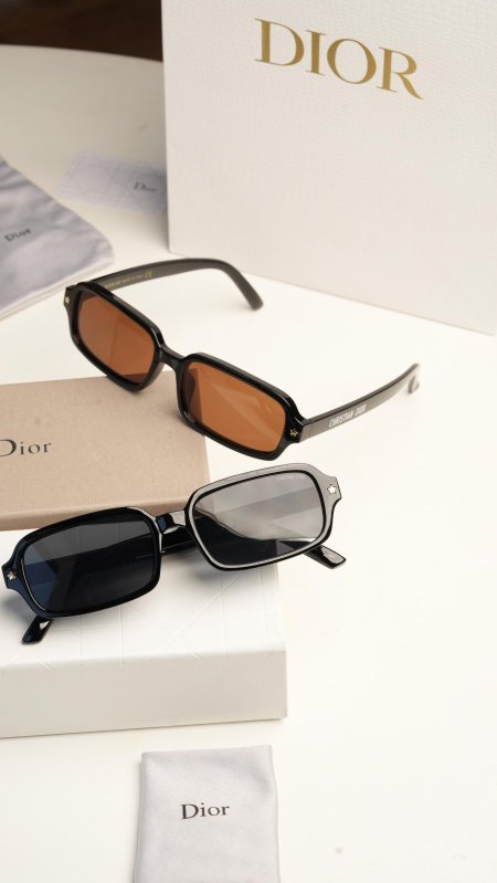نظارة -DIOR / شامل علبة و كيس الشركة