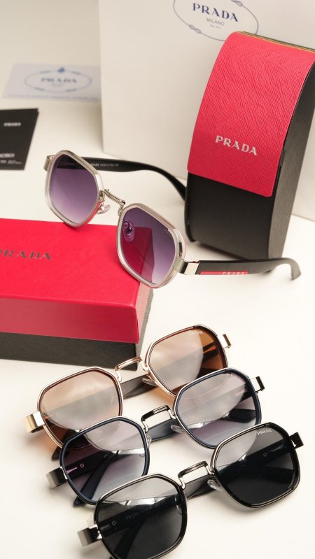 نظارة - PRADA / شامل علبة و كيس الشركة