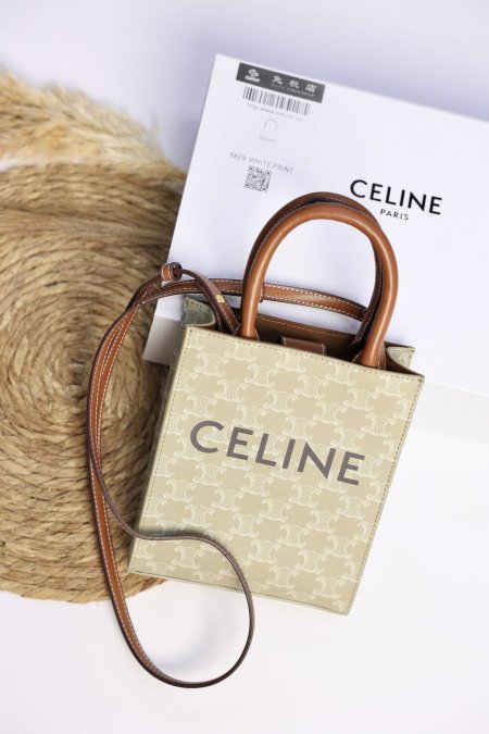شنطة - Celine / شامل علبة 