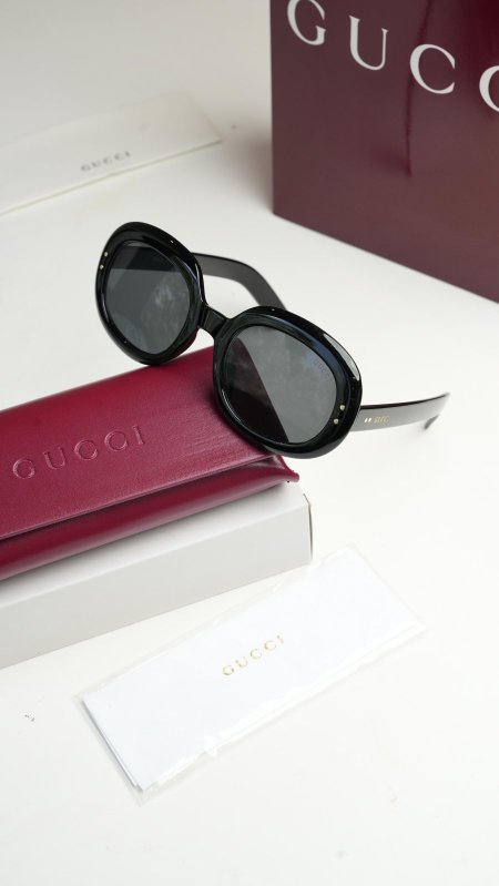 نظارة - Gucci شامل علبة و كيس الشركة