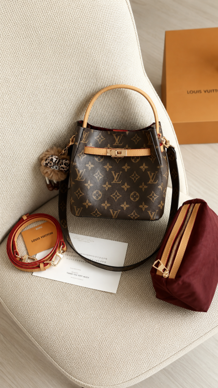 شنطة - LOUIS VUITTON / شامل علبة الشركة