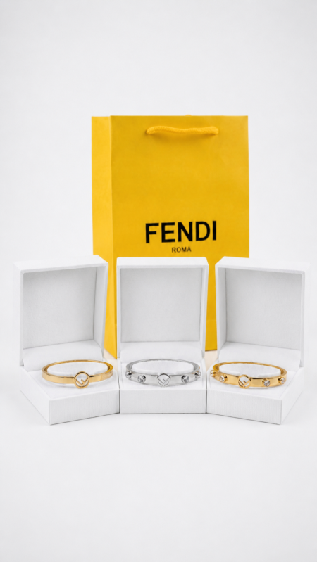 اسوارة - Fendi / شامل علبة وكيس الشركة