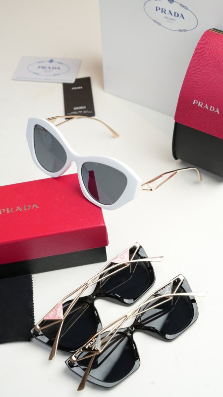 نظارة - PRADA / شامل علبة و كيس الشركة