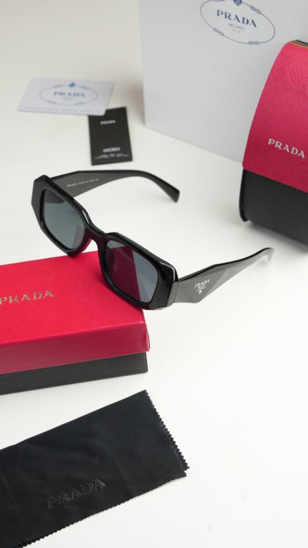 نظارة PRADA / شامل علبة وكيس الشركة