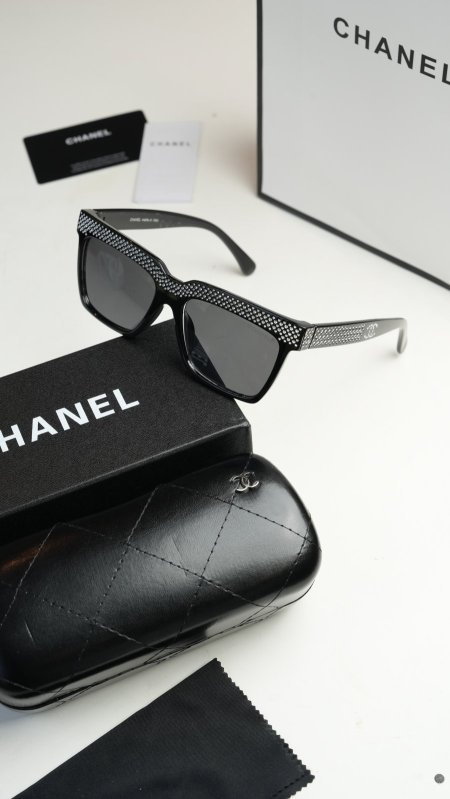 نظارة - Chanel شامل علبة وكيس الشركة