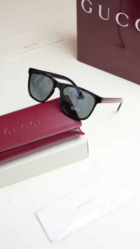 نظارة Gucci الشبابية / شامل علبة وكيس الشركة