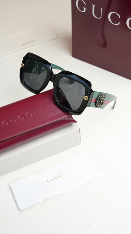 نظارة Gucci / شامل علبة وكيس الشركة