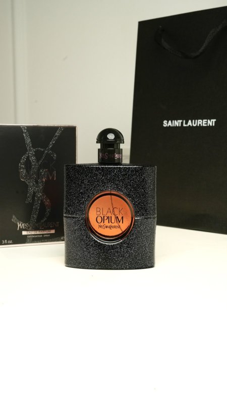 Yves Saint Laurent Black Opium Eau de Parfum | 90ml شامل كيس الشركة