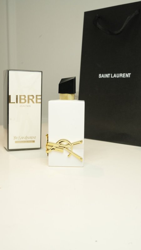 L Eau Nue Parfum de Peau