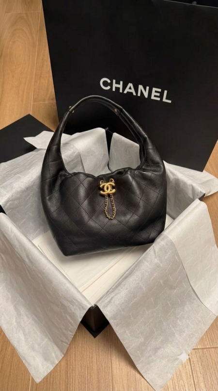 شنطة - CHANEL / شامل علبة الشركة