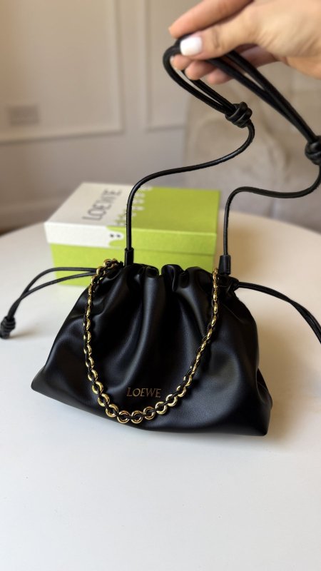 شنطة - LOEWE / شامل علبة الشركة