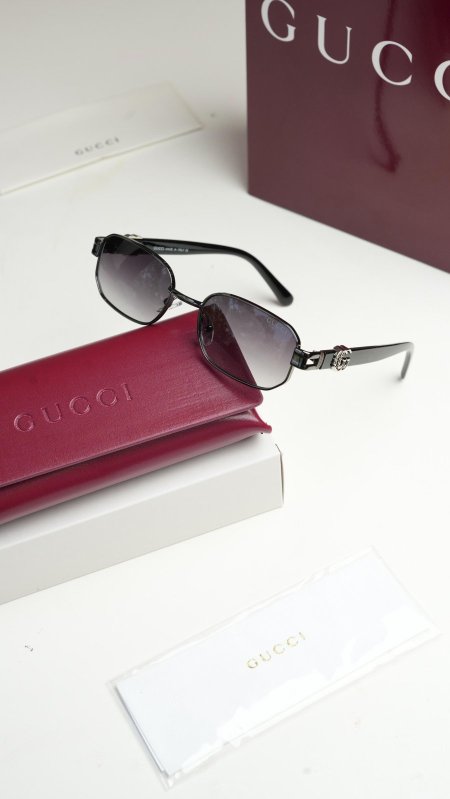 نظارة- Gucci/ شامل كيس و علبة الشركة