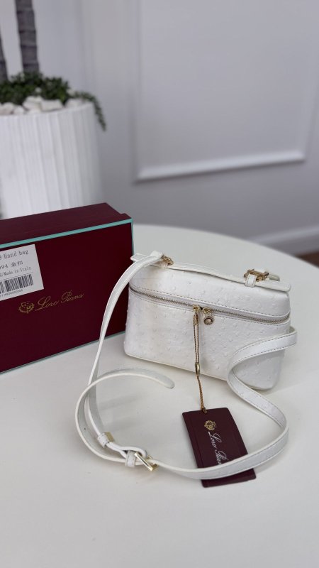 ابيض - جلد نعام