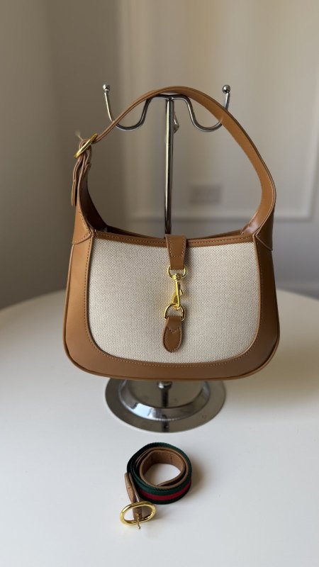 كاميل / ابيض