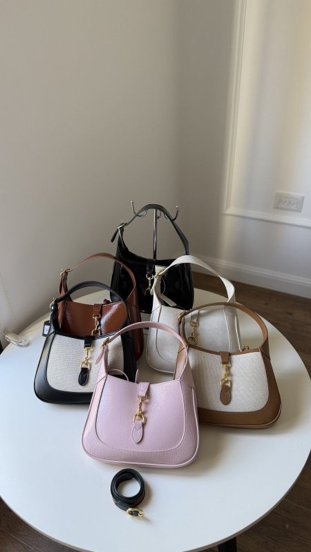 شنطة - Gucci Jackie / شامل علبة الشركة كواليتي ماستر