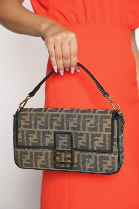 شنطة - Fendi Baguette / شامل كيس الشركة 