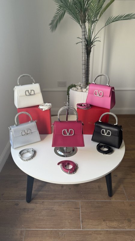 شنطة - Valentino / شامل علبة الشركة