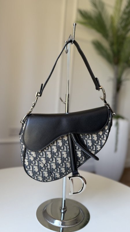 اسود / شعار ديور قماش