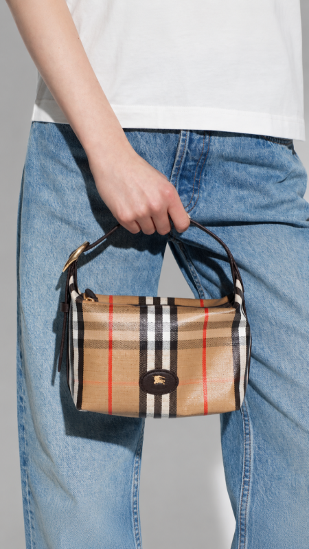 شنطة - BURBERRY / شامل علبة الشركة