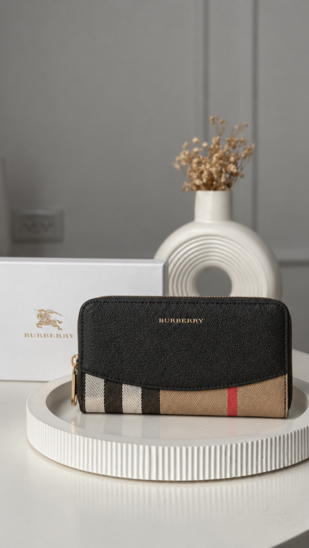 جزدان - Burberry / حجم كبير