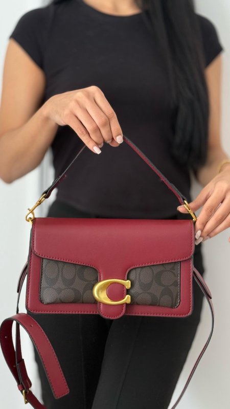 أحمر شعار أسود