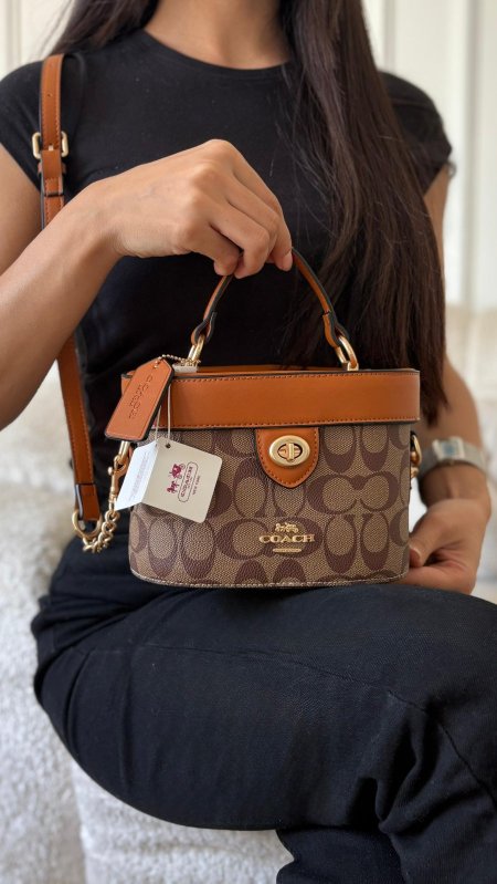 شنطة - Coach Makeup / شامل علبة الشركة