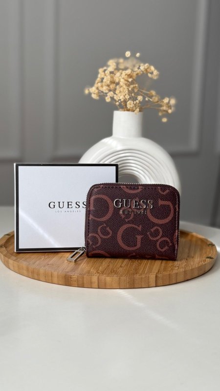 بني غامق شعار بني فاتح