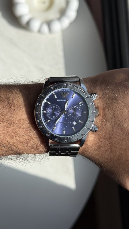 فضي من الداخل ازرق