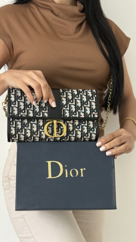 كلاتش Dior - شامل علبة #8128