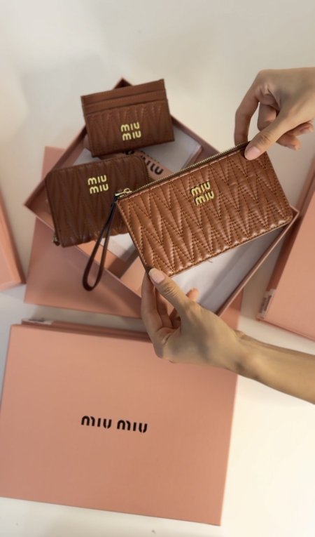 طقم جزدان اقتصادي - MIU MIU / ٣ قطع