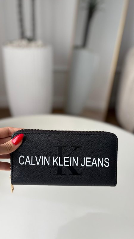 Calvin klein Jeans شعار كبير