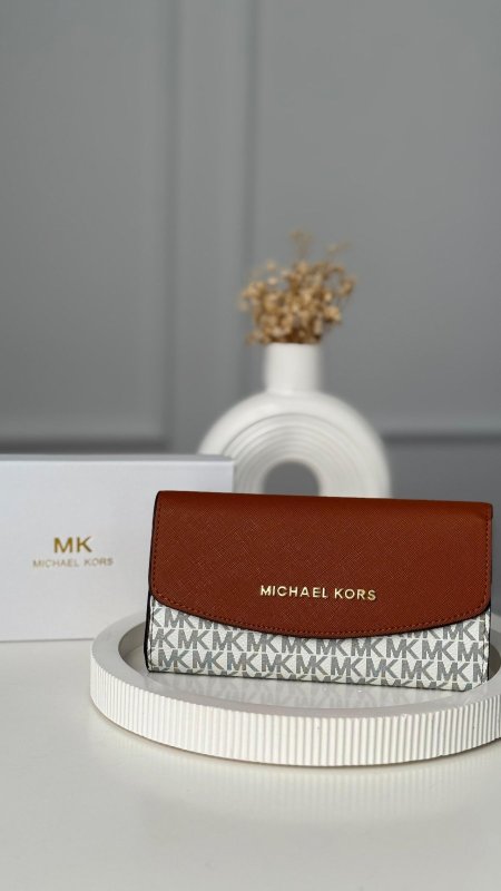 ابيض رده بني