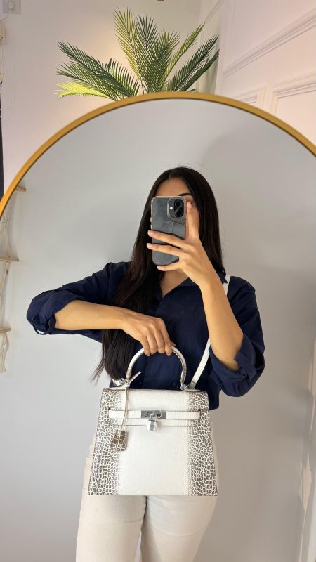 ابيض / هوامش رمادي