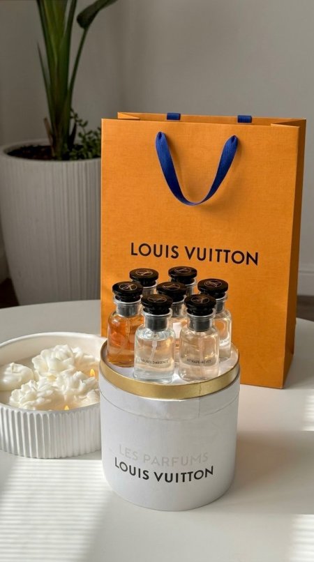 طقم عطر - Louis Vuitton / ٧ قطع ٣٠ مل - شامل كيس الشركة