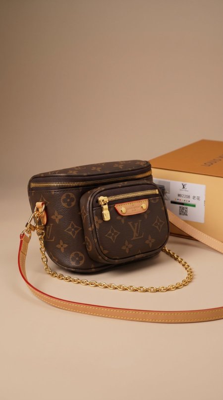 شنطة - LOUIS VUITTON   / ماستر كواليتي شامل علبة