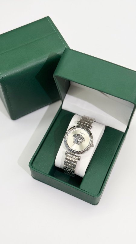 فضي / ابيض